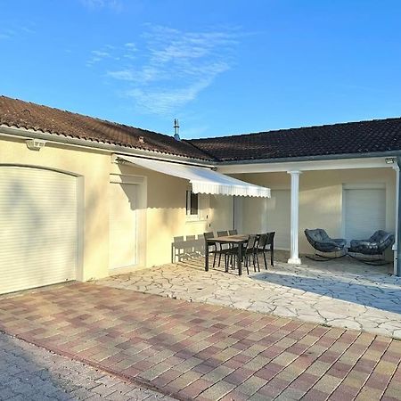 Maison Chaleureuse Avec Piscine Izon Экстерьер фото