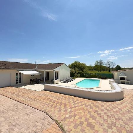 Maison Chaleureuse Avec Piscine Izon Экстерьер фото