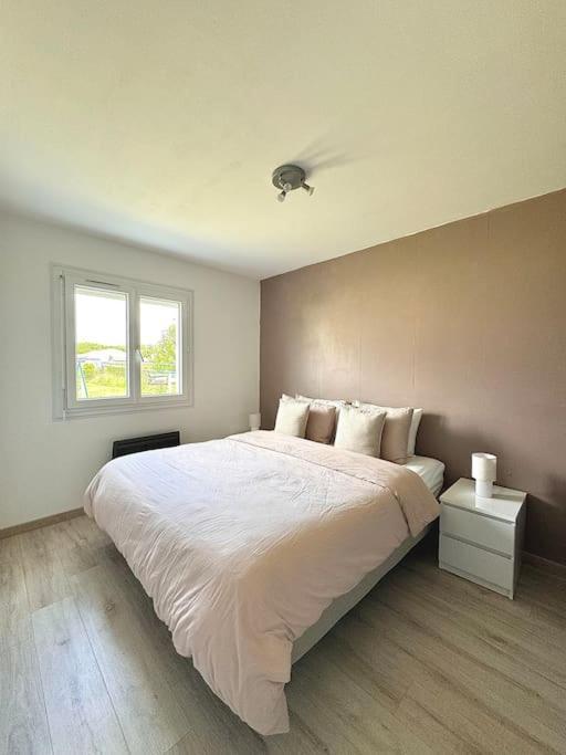 Maison Chaleureuse Avec Piscine Izon Экстерьер фото