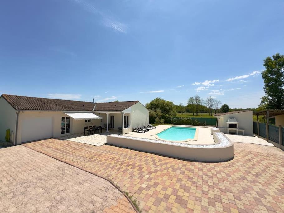 Maison Chaleureuse Avec Piscine Izon Экстерьер фото