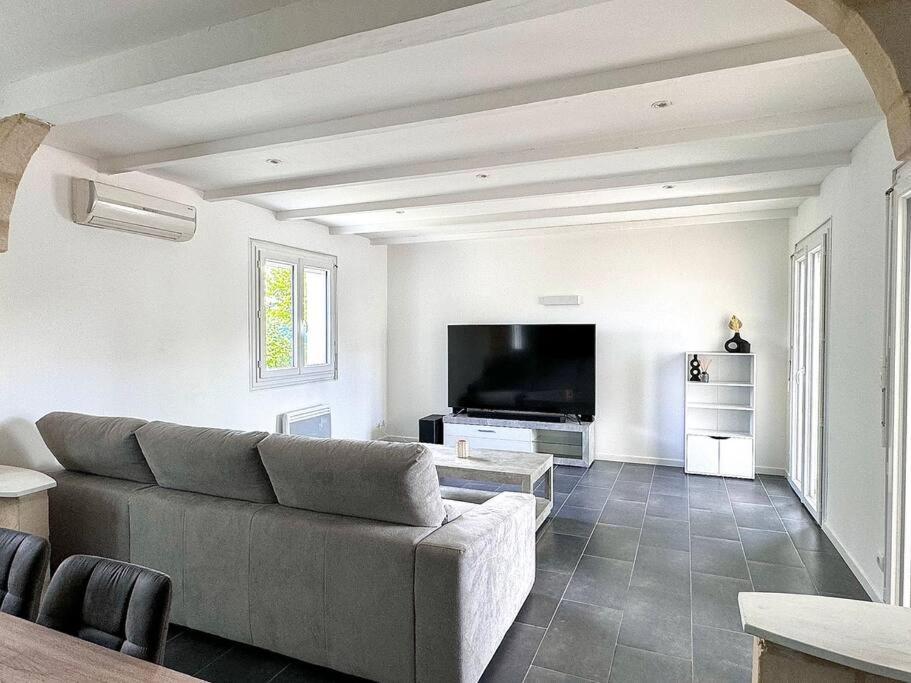 Maison Chaleureuse Avec Piscine Izon Экстерьер фото